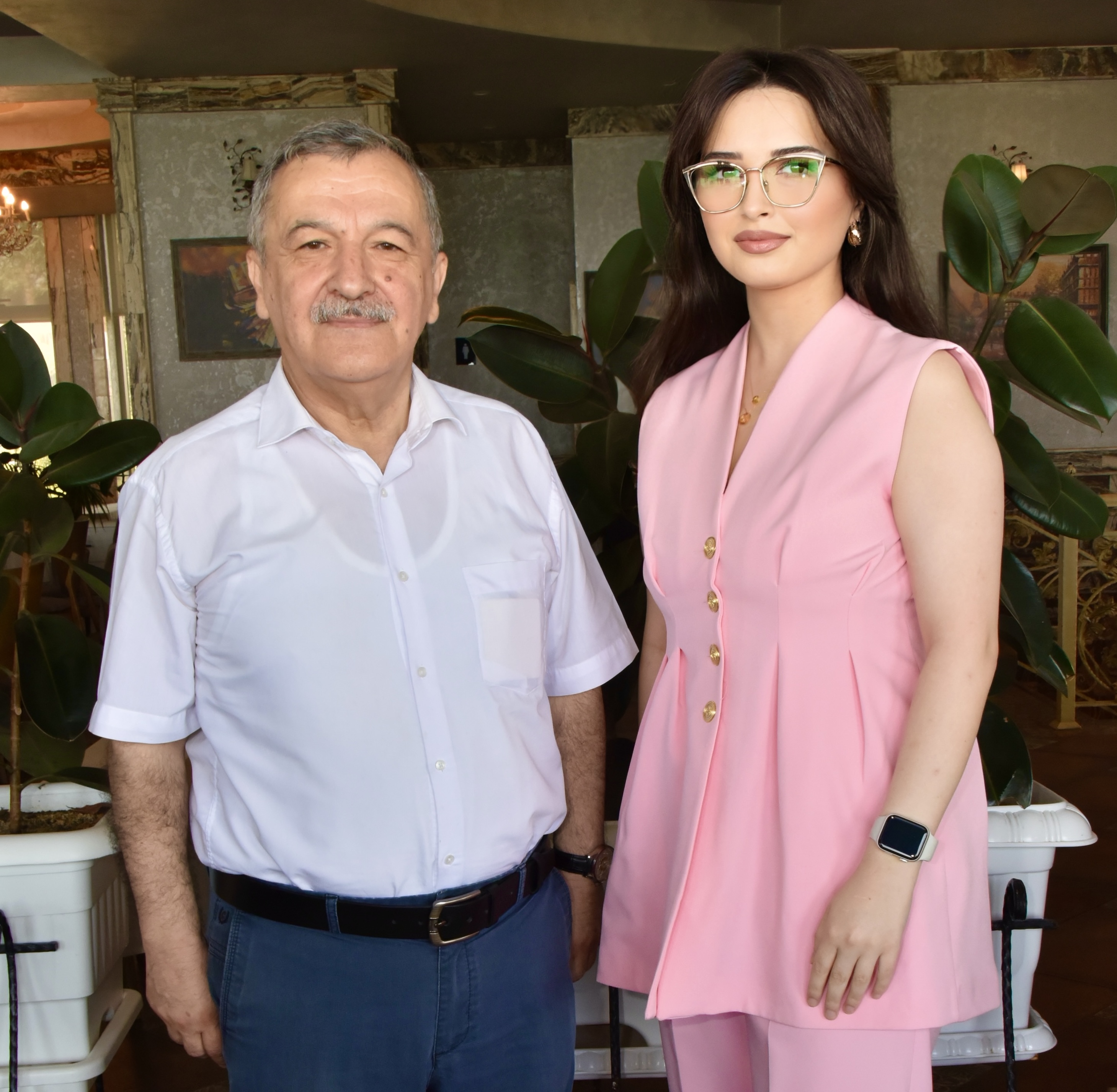Zümrüd Mustafalı Millət vəkili Aydın Mirzəzadə ilə