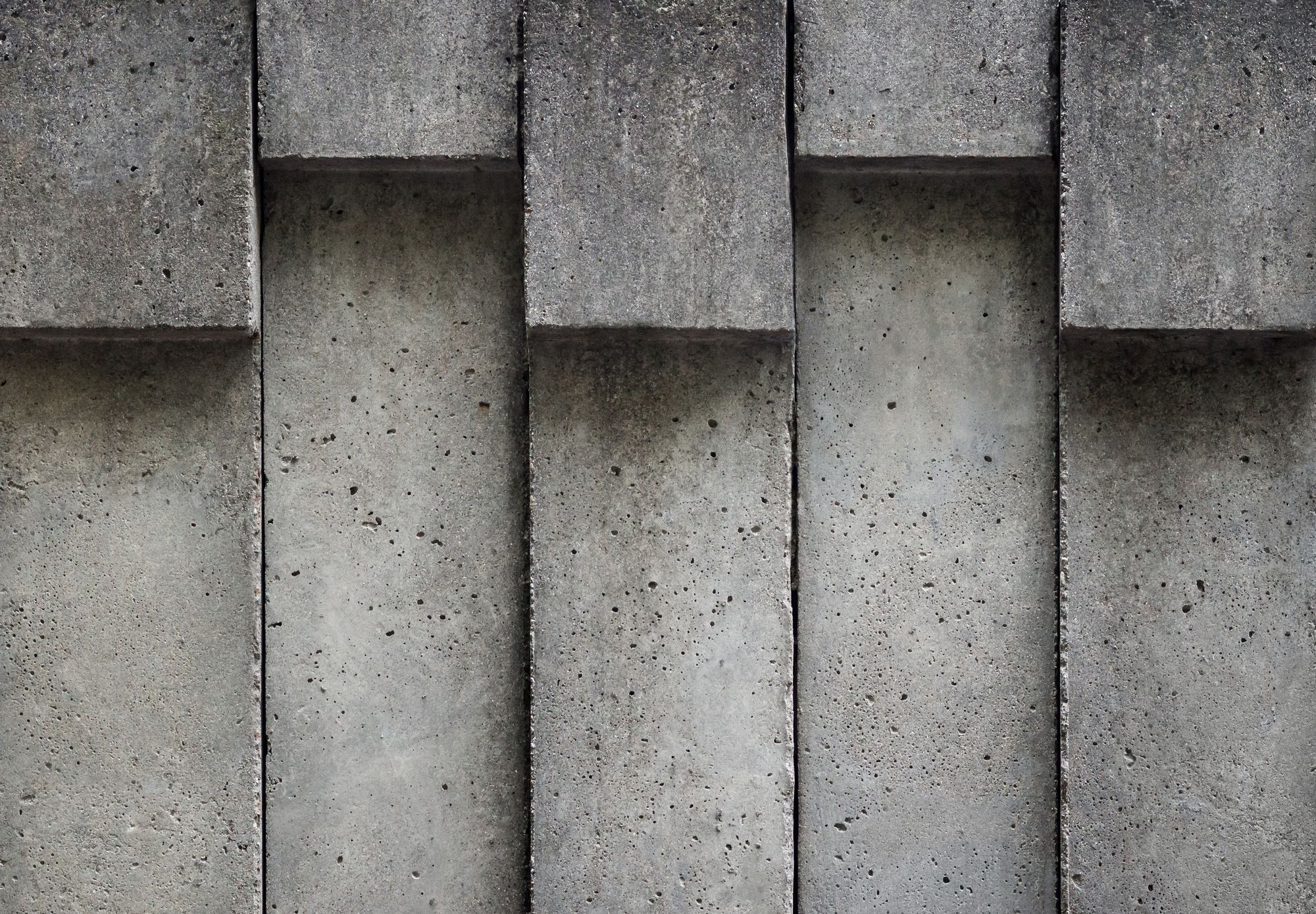 Kölgələrin düşdüyü həndəsi beton səth